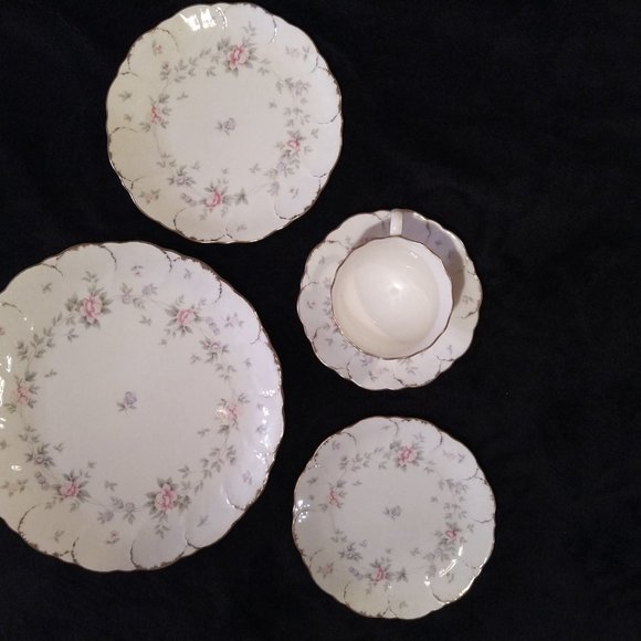 Elegant Mikasa 5 Piece Ivory Bone China Place Setting - Remembrance - Picture 4 of 6